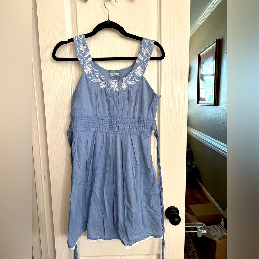 Nicolette adorable blue dress. Fully lined. White lace‎ bottom. Size medium